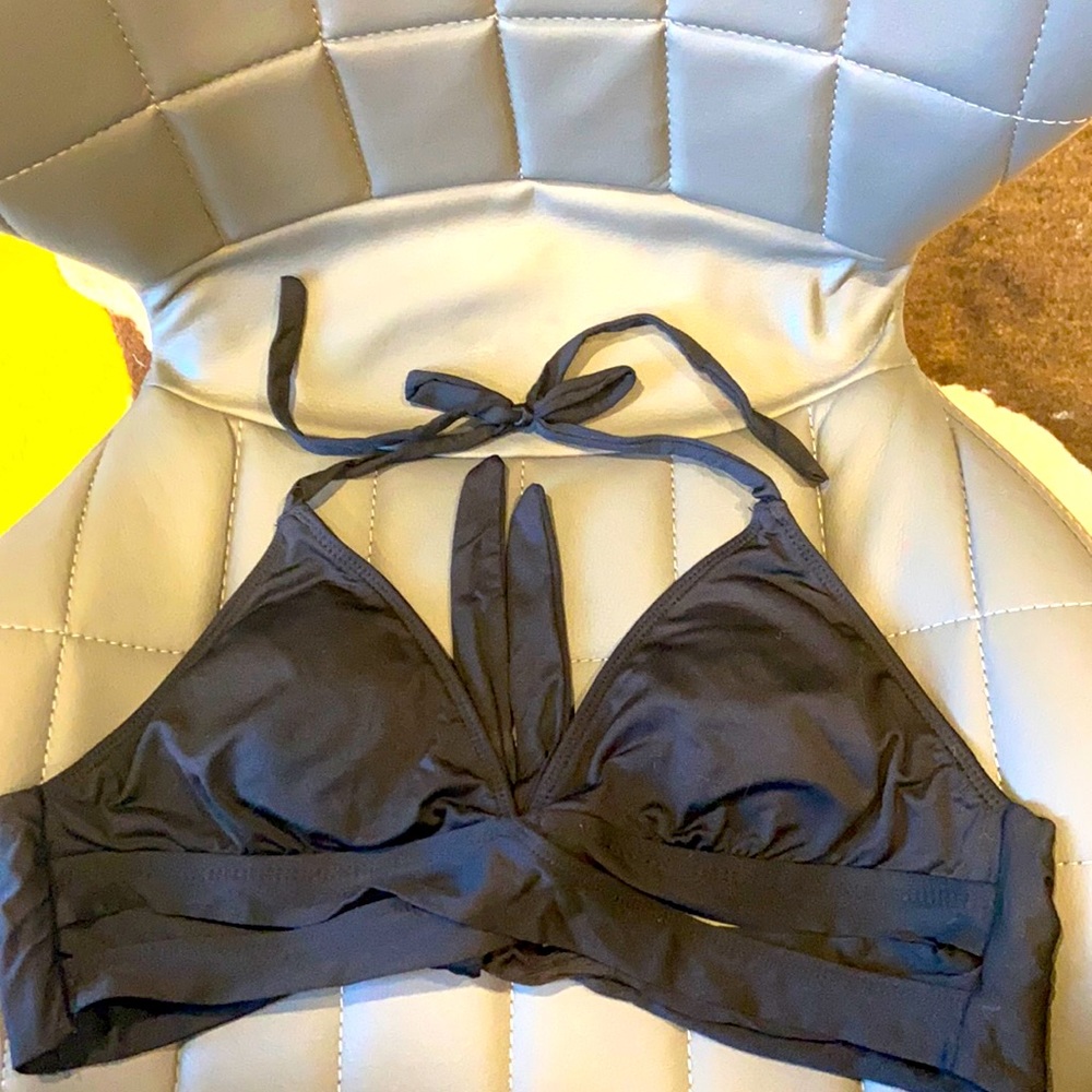 Super cute and trendy cross under the bust top M